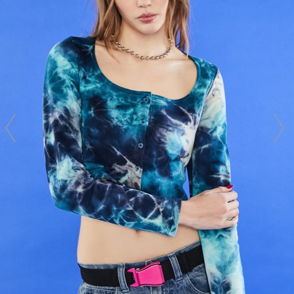 OCEAN TIDE HIGH CROP SWEATER